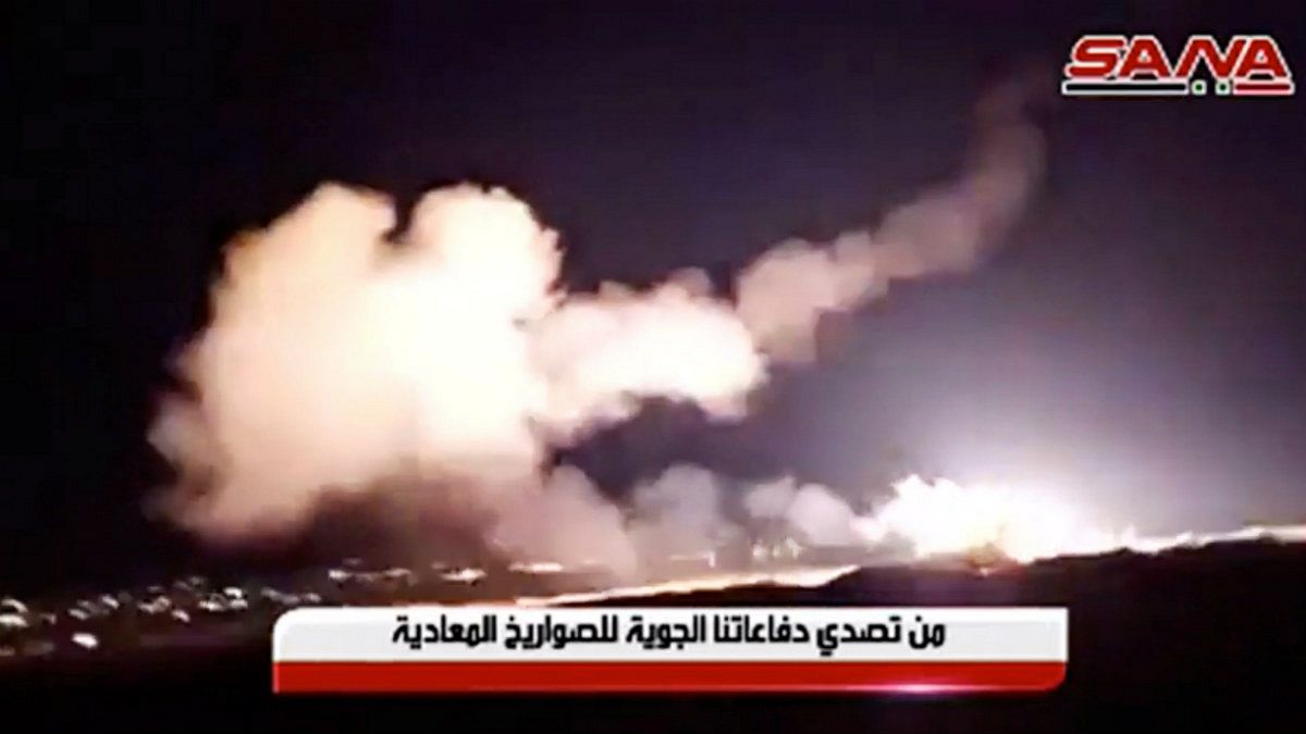 جنگنده‌های اسرائیلی حومه دمشق و حمص را بمباران کردند