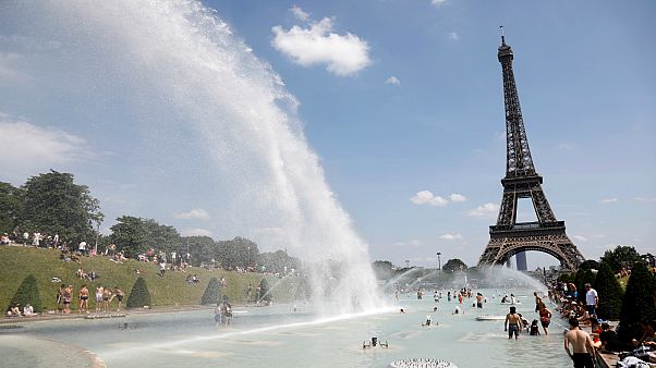 باريس تعلن تطورات جديدة بشان الموجة الحارة باريس تعلن تطورات جديدة بشان الموجة الحارة