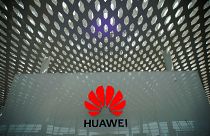 Trump: ABD'li firmalar Huawei'ye ürün satmaya devam edebilir