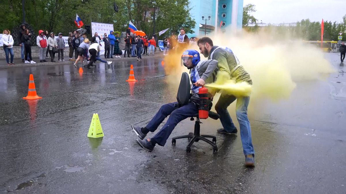 Rusya'da ofis sandalyesi ile koşu yarışı