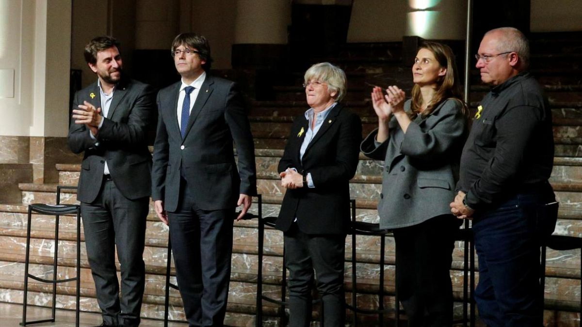 Carles Puigdemont contro il divieto di accesso all'europarlamento