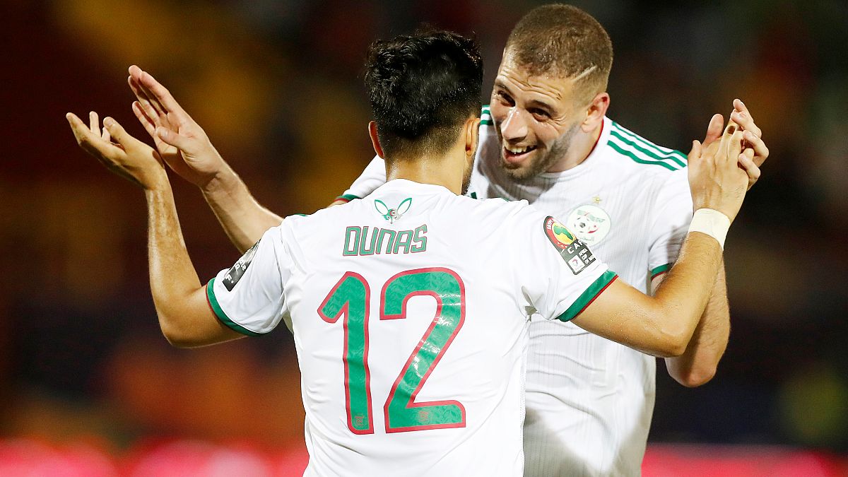منتخب الجزائر يضرب تنزانيا بثلاثية نظيفة ويتأهل إلى الدور الثاني من منافسات الكان