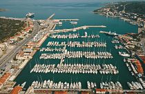 "Zenginlere ve lüks konutlara ek vergi meclis tatili sonrasına kaldı"