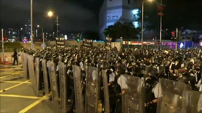 Könnygázzal próbálták feloszlatni a rendőrök a tüntetést Hongkongban