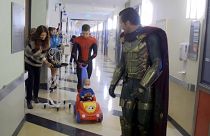 Актёры фильма «Человек-паук: далеко от дома» пришли к детям в больницу