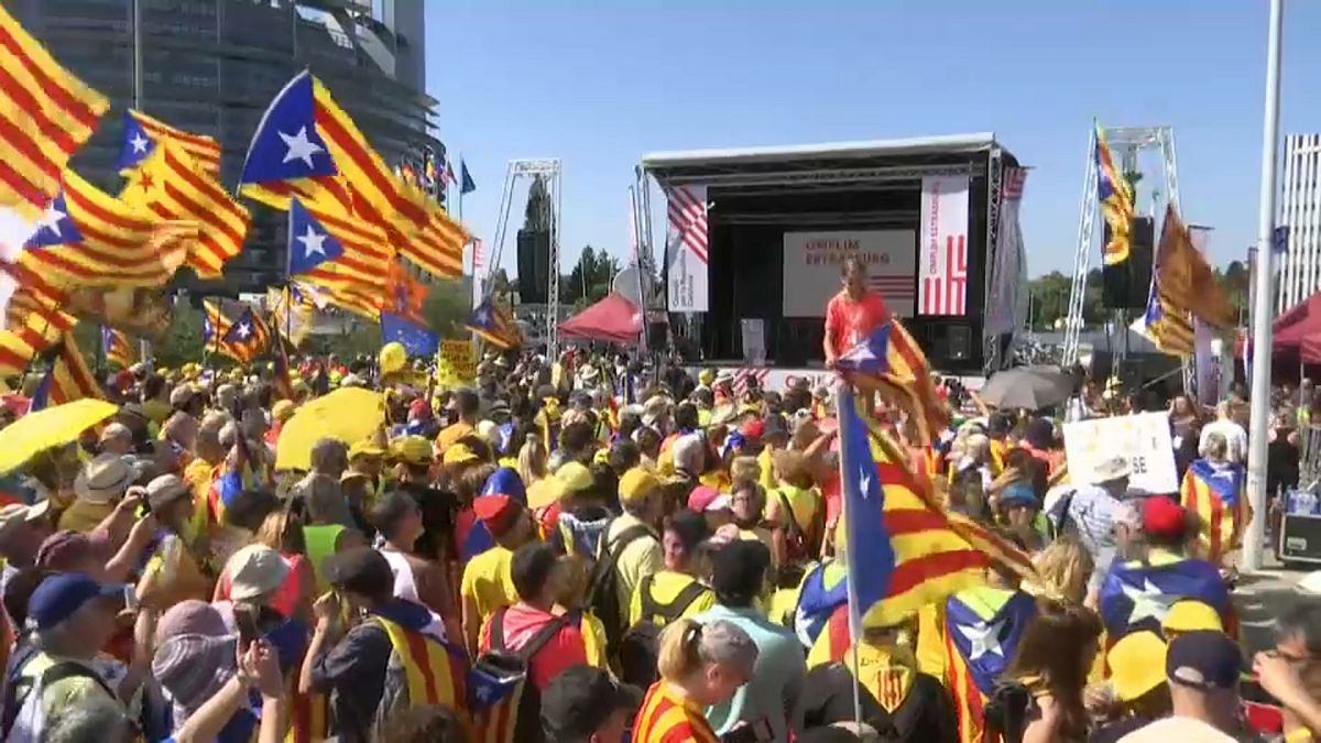 Miles de independentistas catalanes protestan en Estrasburgo