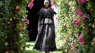 Divat: fekete Dior és hipnotikus Iris van Herpen