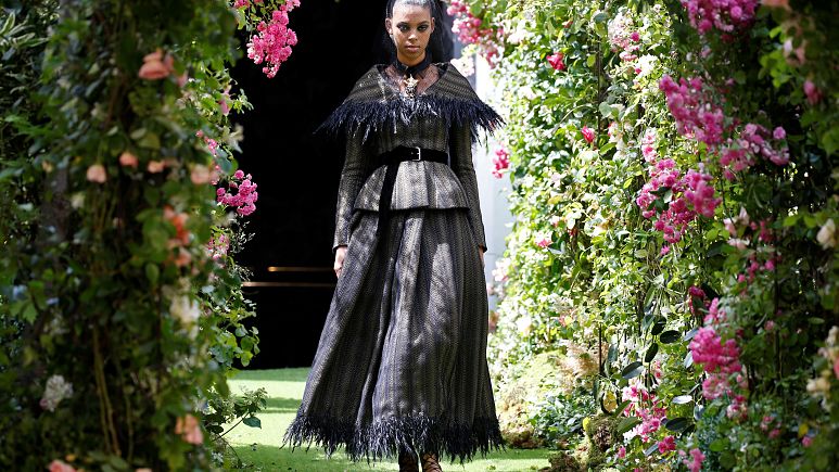 Kunstwerke auf dem Laufsteg: Paris Fashion Week Kunstwerke auf dem Laufsteg: Paris Fashion Week