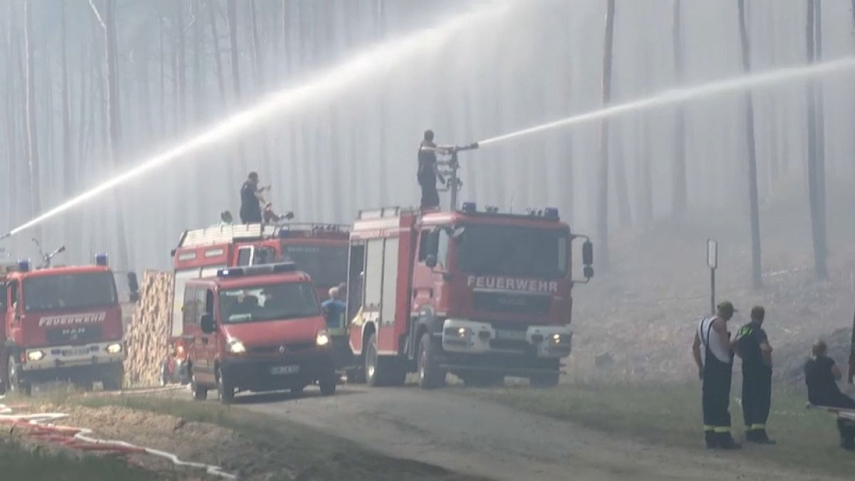 Kampf den Flammen in Mecklenburg: Bundeswehr rückt an