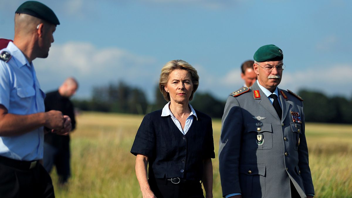 وزيرة الدفاع الألمانية فون دير لاين 