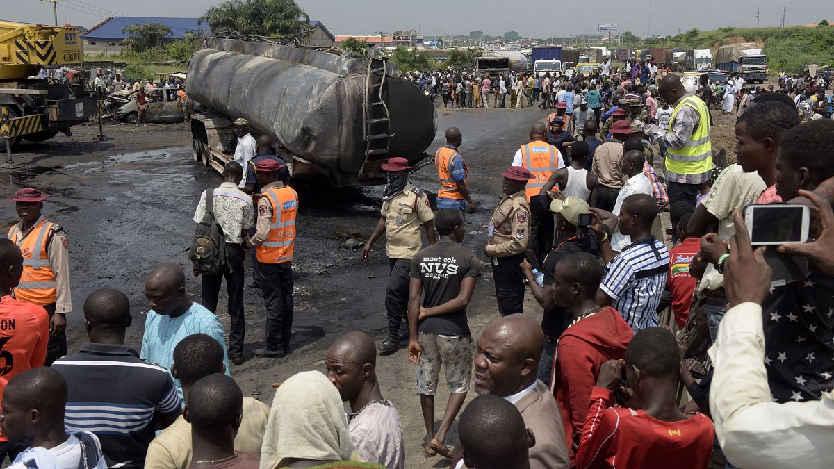 آتش گرفتن تانکر سوخت در نیجریه دست‌کم ۵۰ کشته برجای گذاشت