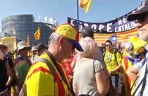 آلاف الكتالونيين يتظاهرون أمام البرلمان الأوروبي في ستراسبورغ.. تعرّف على السبب