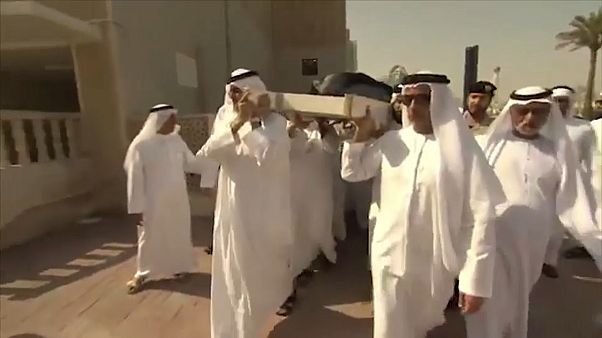 جنازة خالد القاسمي نجل حاكم إمارة الشارقة يشيع إلى مثواه الأخير بعد ان توفي في لندن. جنازة خالد القاسمي نجل حاكم إمارة الشارقة يشيع إلى مثواه الأخير بعد ان توفي في لندن.