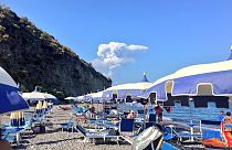 Ενεργοποιήθηκε το ηφαίστειο στο νησί Στρόμπολι - Τουρίστες ρίχτηκαν στη θάλασσα