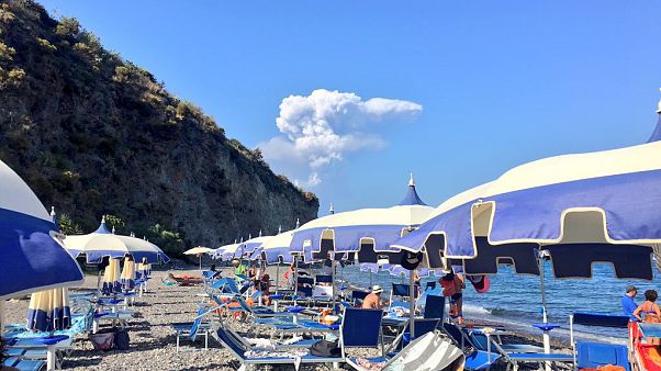 Italy volcano: eruption on island of Stromboli, evacuations begin Italy volcano: eruption on island of Stromboli, evacuations begin