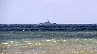 شهر بندری طرطوس در جنوب غرب سوریه و گشت زنی یک کشتی جنگی روسی