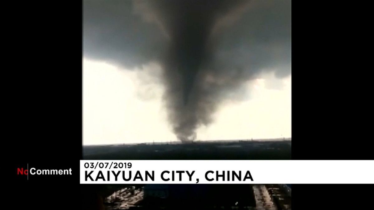 Seis muertos y cientos de heridos en un devastador tornado en China