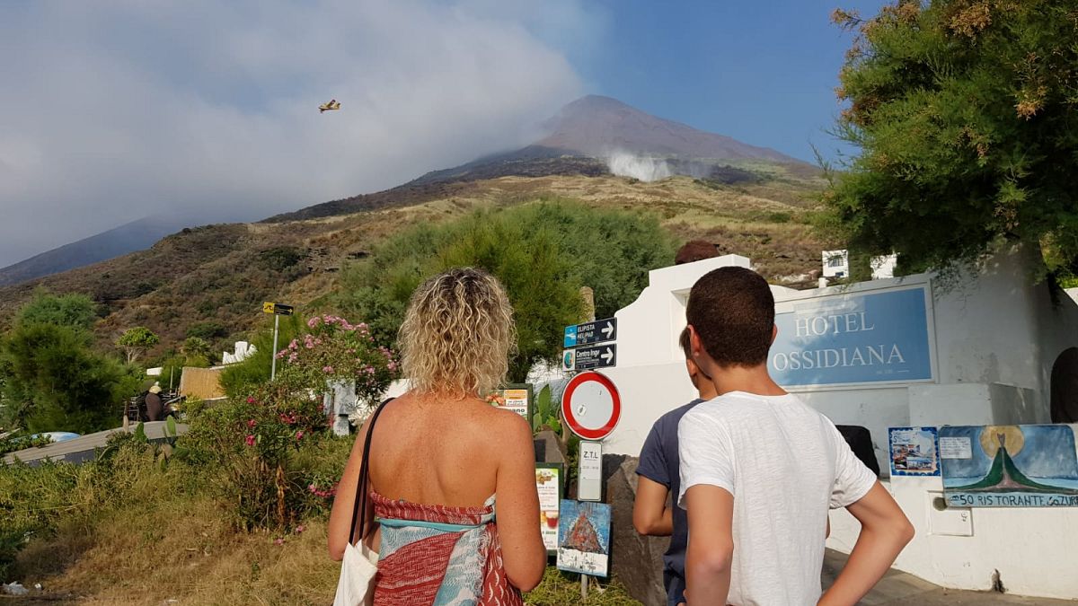 Туристы покидают Стромболи