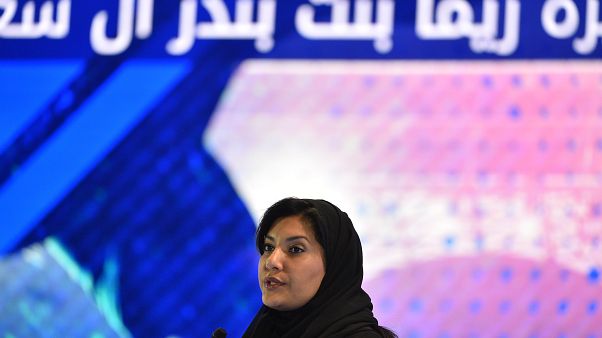 أول رد فعل لسفيرة السعودية في واشنطن على قرار رفع قيود السفر عن المرأة أول رد فعل لسفيرة السعودية في واشنطن على قرار رفع قيود السفر عن المرأة