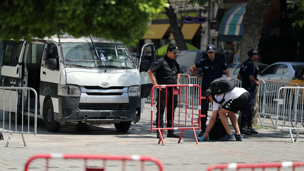 تنظيم الدولة الإسلامية يعلن مسؤوليته عن تفجير انتحاري في تونس يوم الثلاثاء