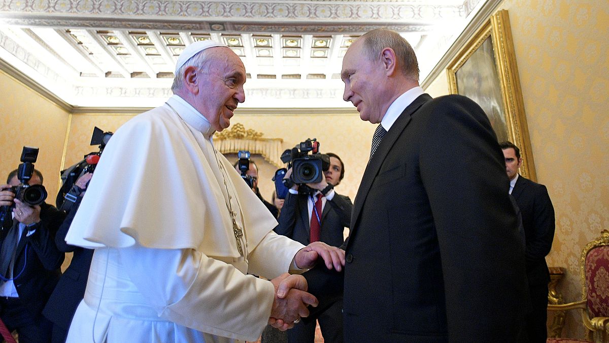 بابا الفاتيكان فرنسيس يلتقي الرئيس الروسي فلاديمير بوتين في روما. تموز 2019