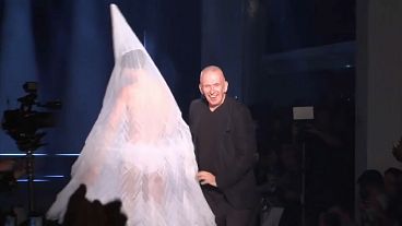 Haute couture sans fourrure et soupçon de magie à Paris Haute couture sans fourrure et soupçon de magie à Paris