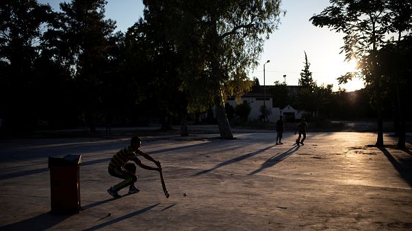 Ελλάδα: Οι Πακιστανοί μετανάστες μας γνωρίζουν το street cricket! Ελλάδα: Οι Πακιστανοί μετανάστες μας γνωρίζουν το street cricket!