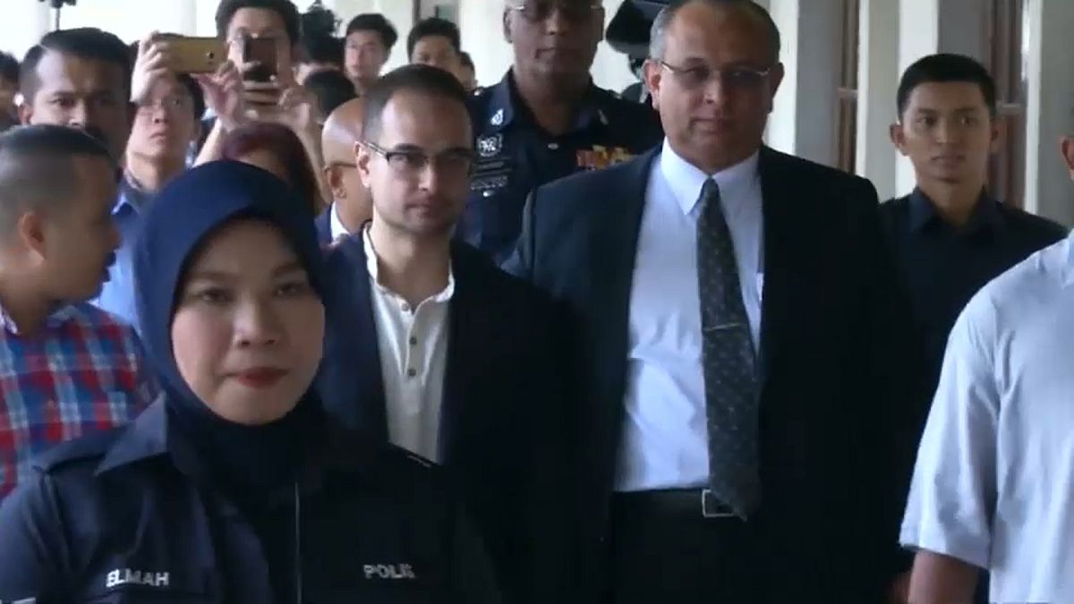 ماليزيا توجه اتهامات بغسل أموال لابن رئيس الوزراء السابق ومنتج فيلم "ذئب وول ستريت"