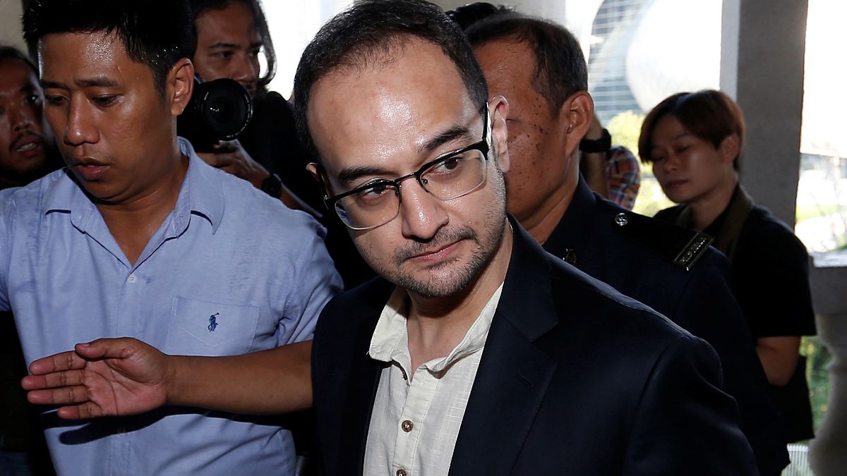 Malezya'da yolsuzluk skandalı: Eski Başbakan Rezak'ın üvey oğlu Rıza hakim karşısında