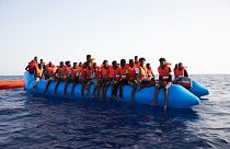 Migranti, "Alan Kurdi" salva 65 migranti: in rotta verso Lampedusa