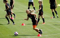 پیشنهاد سیاستمدار فرانسوی: فوتبال با تیم‌های مختلط زنان و مردان برگزار شود