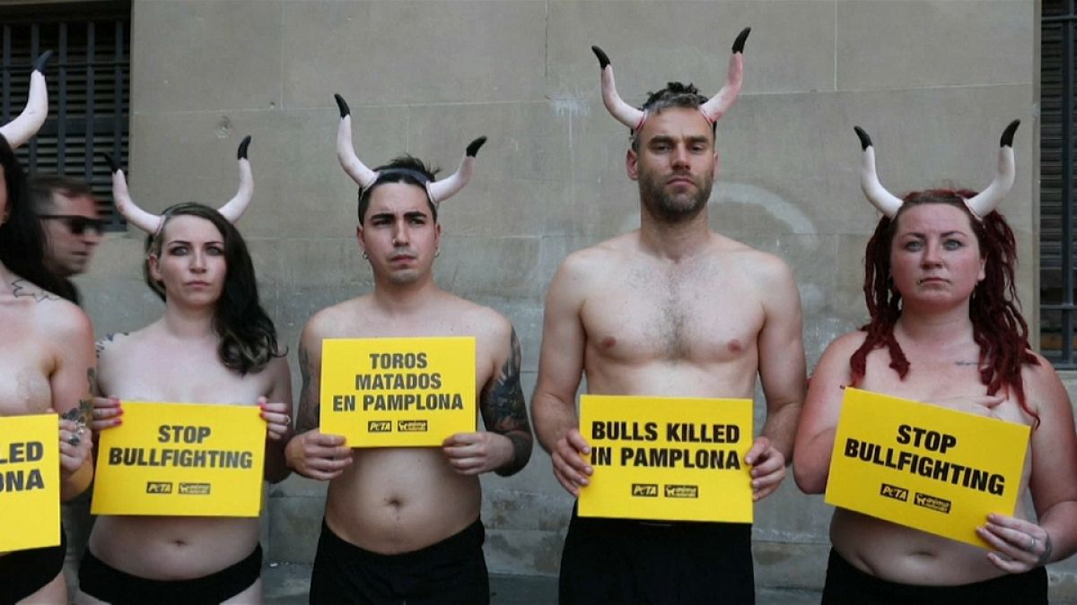 Espagne : ils se mettent à nu pour dénoncer la maltraitance des taureaux