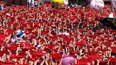 ویدئو؛ «سن فرمین» جشن گاوبازی و شراب در اسپانیا آغاز شد