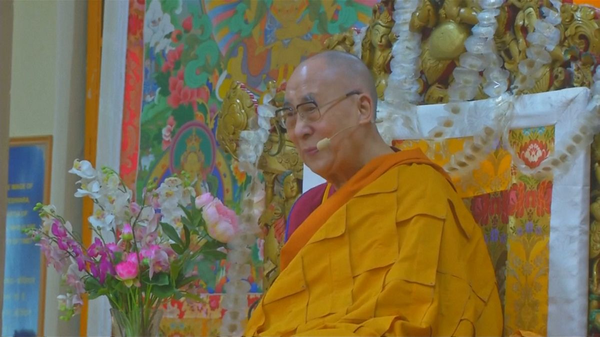 شاهد: الزعيم الروحي للبوذيين الدالاي لاما يحتفل بعيد ميلاده ال 84