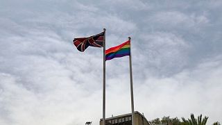 صورة علم المثلية الجنسية من داخل السفارة