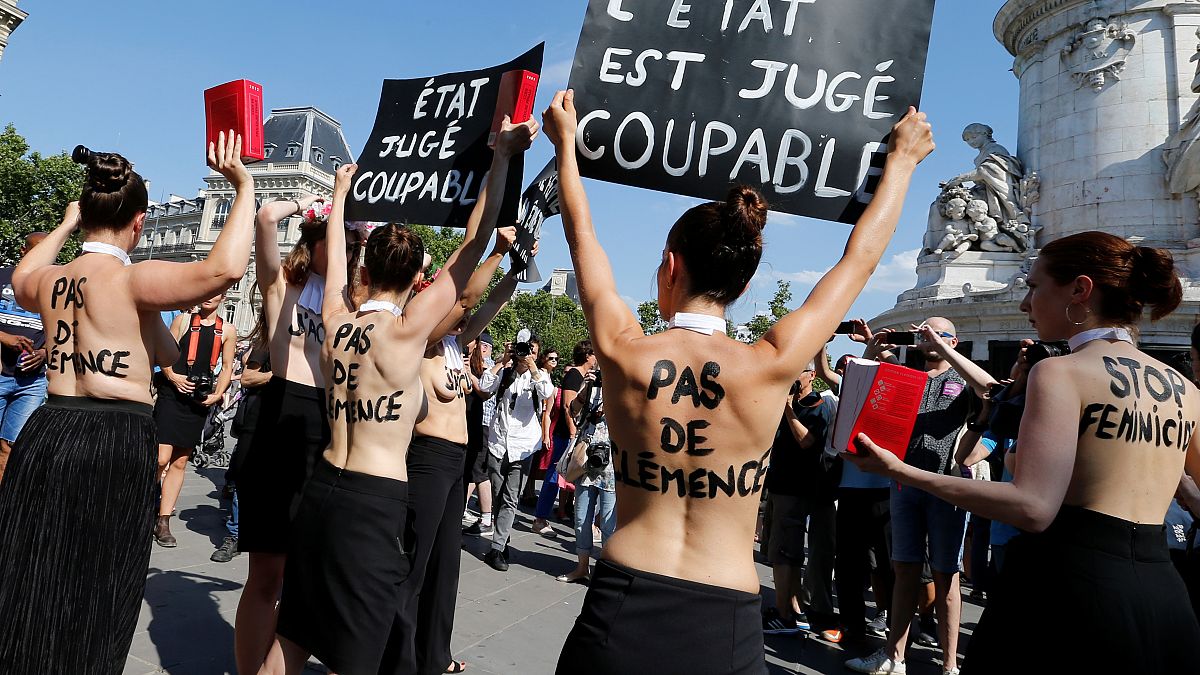 «Αρκετά» φώναξαν διαδηλωτές στο Παρίσι κατά της φονικής ενδοοικογενειακής βίας