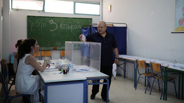 Yunanistan'da halk, erken genel seçim için sandık başında Yunanistan'da halk, erken genel seçim için sandık başında