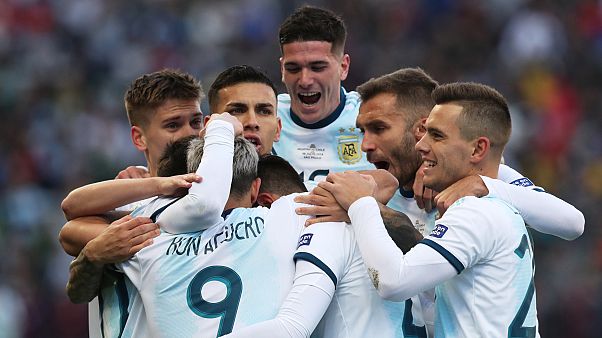 Kupa Amerika: Şili'yi mağlup eden Arjantin 3. oldu; Medel ile kavga eden Messi kırmızı kart aldı Kupa Amerika: Şili'yi mağlup eden Arjantin 3. oldu; Medel ile kavga eden Messi kırmızı kart aldı