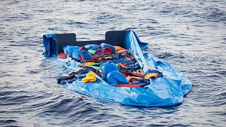 انتشال 14 جثة لمهاجرين أفارقة غرقوا قبالة سواحل تونس