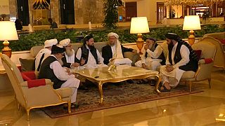 طالبان تشارك في محادثات للسلام في الدوحة وتقتل في غزنة