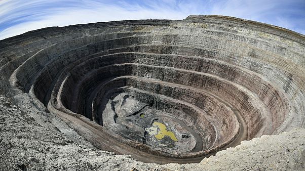 هجوم جویندگان الماس به سیبری؛ دولت روسیه ۲۴ ساعته مشغول استخراج است هجوم جویندگان الماس به سیبری؛ دولت روسیه ۲۴ ساعته مشغول استخراج است