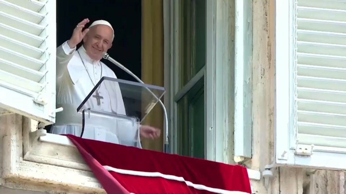 شاهد: البابا يصلي من أجل مهاجرين قتلوا في غارة جوية في ليبيا