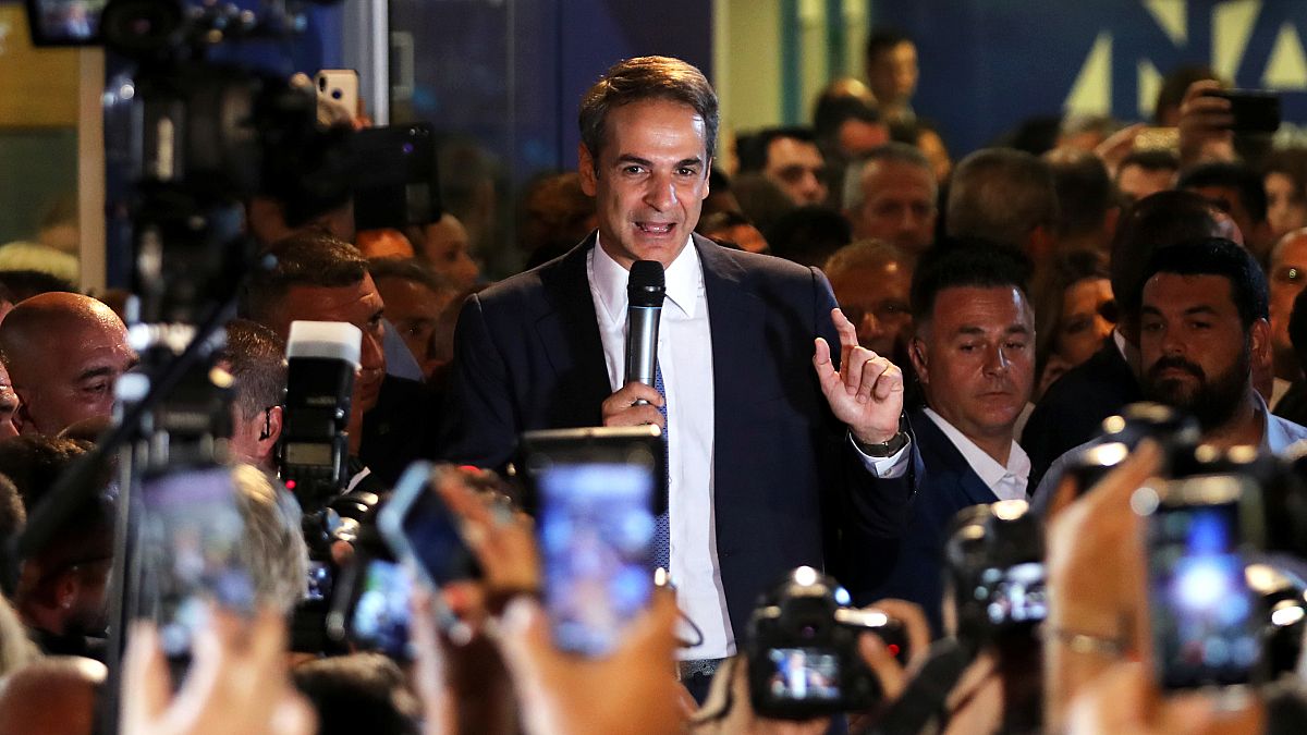 Il nuovo premier greco Kyriakos Mitsotakis giura davanti al capo dello Stato 