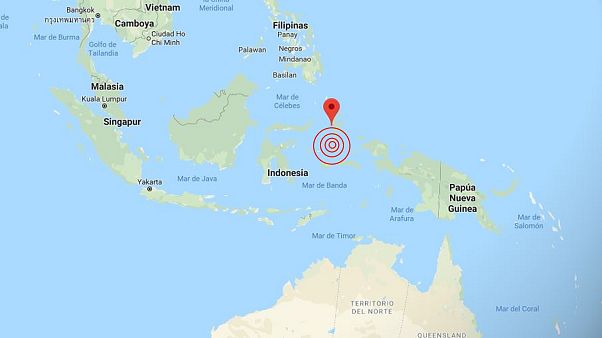 Un terremoto de magnitud 7,1 sacude con fuerza el este de Indonesia. Se activa la alerta por Tsunami Un terremoto de magnitud 7,1 sacude con fuerza el este de Indonesia. Se activa la alerta por Tsunami