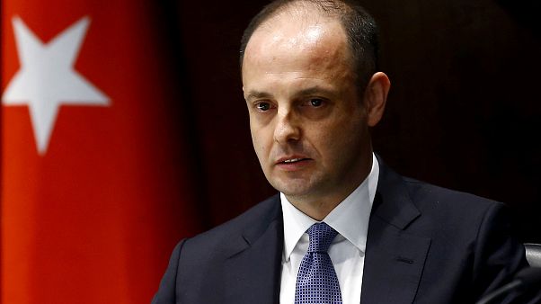 Jelentősen gyengült a török líra a központi bank vezetőjének menesztése miatt Jelentősen gyengült a török líra a központi bank vezetőjének menesztése miatt