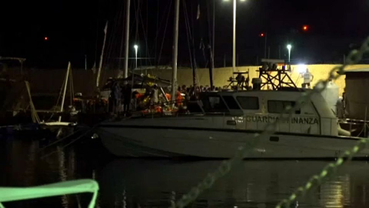 Két hajóról Máltán, egyről Lampedusán szállhattak partra menekültek
