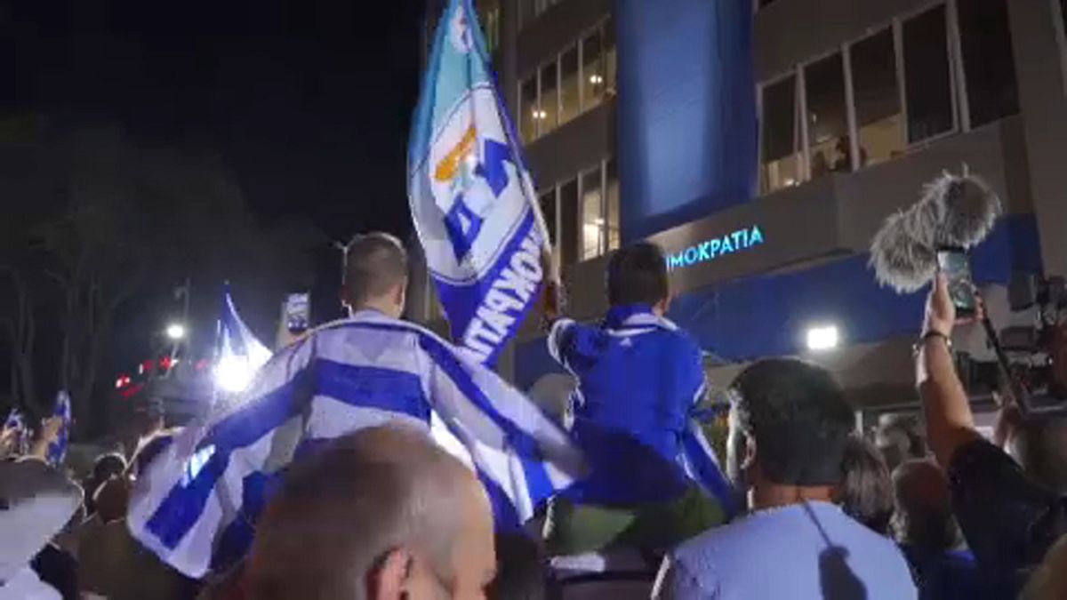 Apoiantes da Nova Democracia comemoram vitória de Mitsotákis