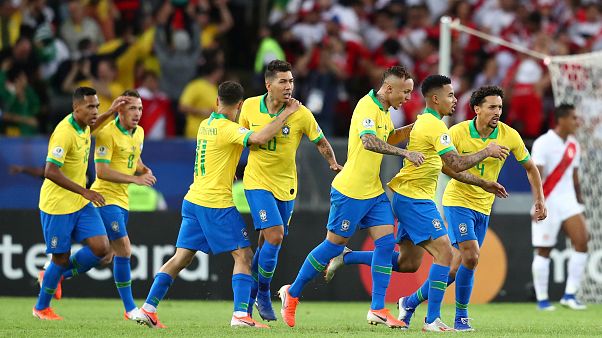 البرازيلي جابرييل جيسوس بعد إحرازه هدف في مرمى بيرو البرازيلي جابرييل جيسوس بعد إحرازه هدف في مرمى بيرو