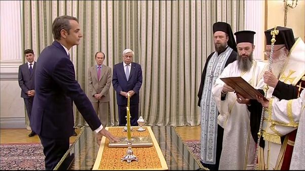 Kyriakos Mitsotakis jura el cargo como primer ministro de Grecia Kyriakos Mitsotakis jura el cargo como primer ministro de Grecia