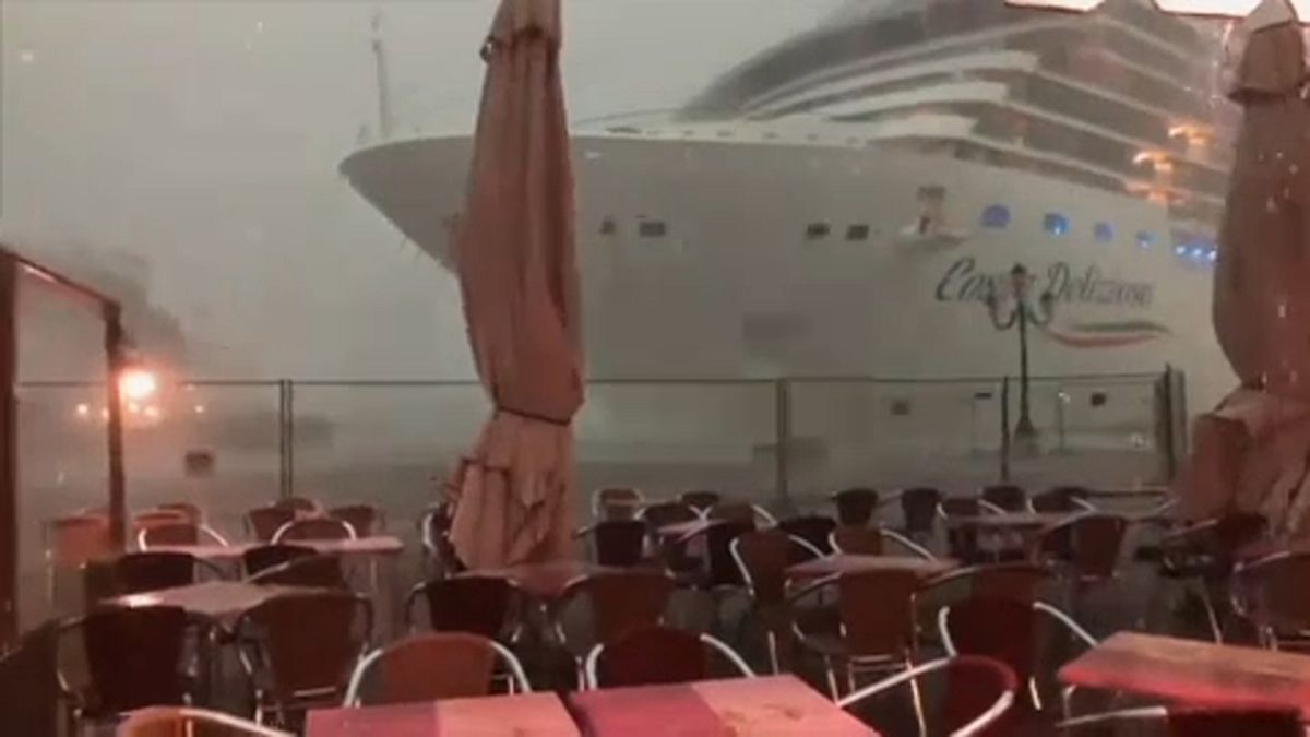 Un crucero a punto de chocar en Venecia reaviva la polémica